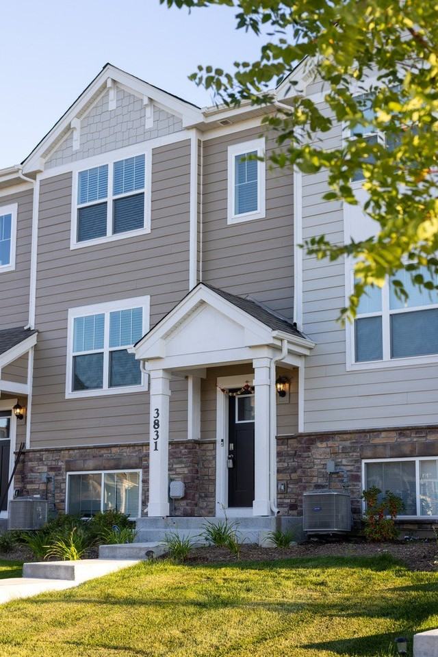 3831 Currant Ln - Photo 2 of 20