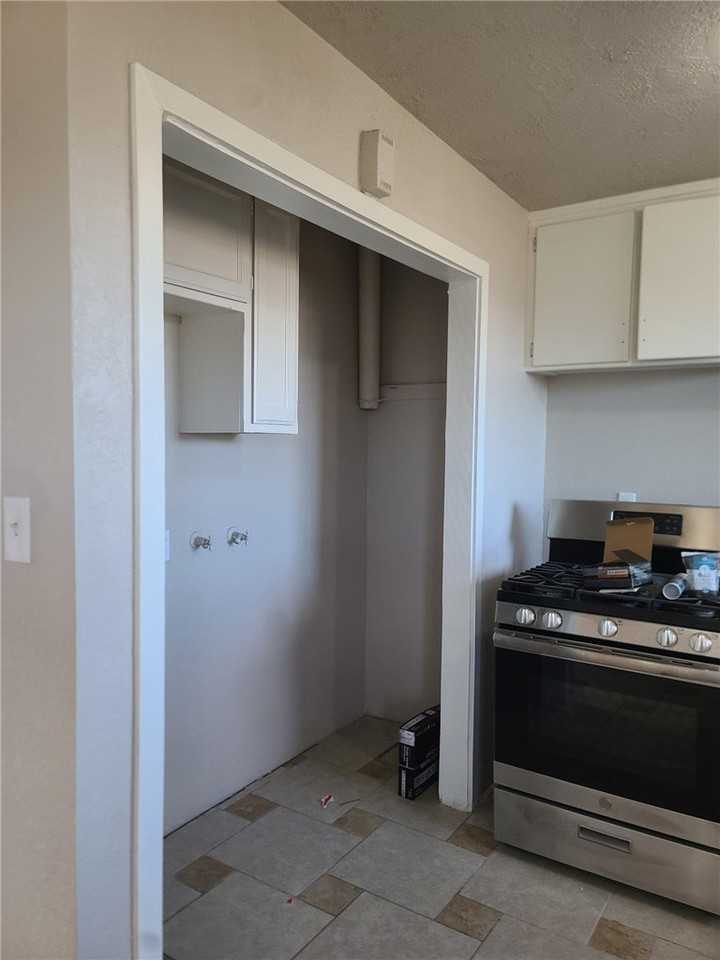 1014 E Navajo St - Photo 3 of 9