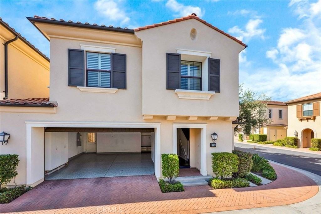 115 Rodeo - Photo 2 of 41