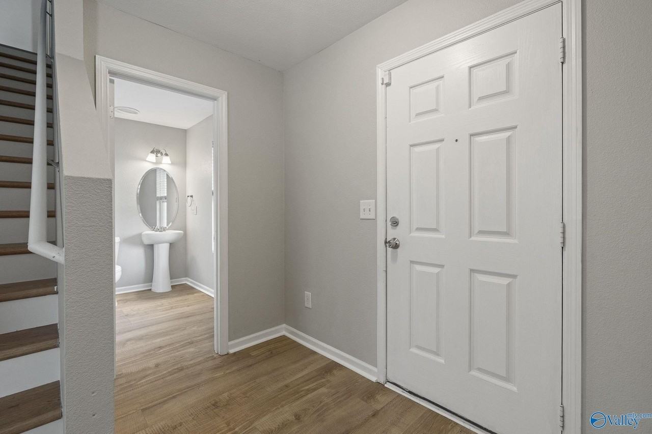 102 Whitestone Drive Northeast - Photo 3 of 28