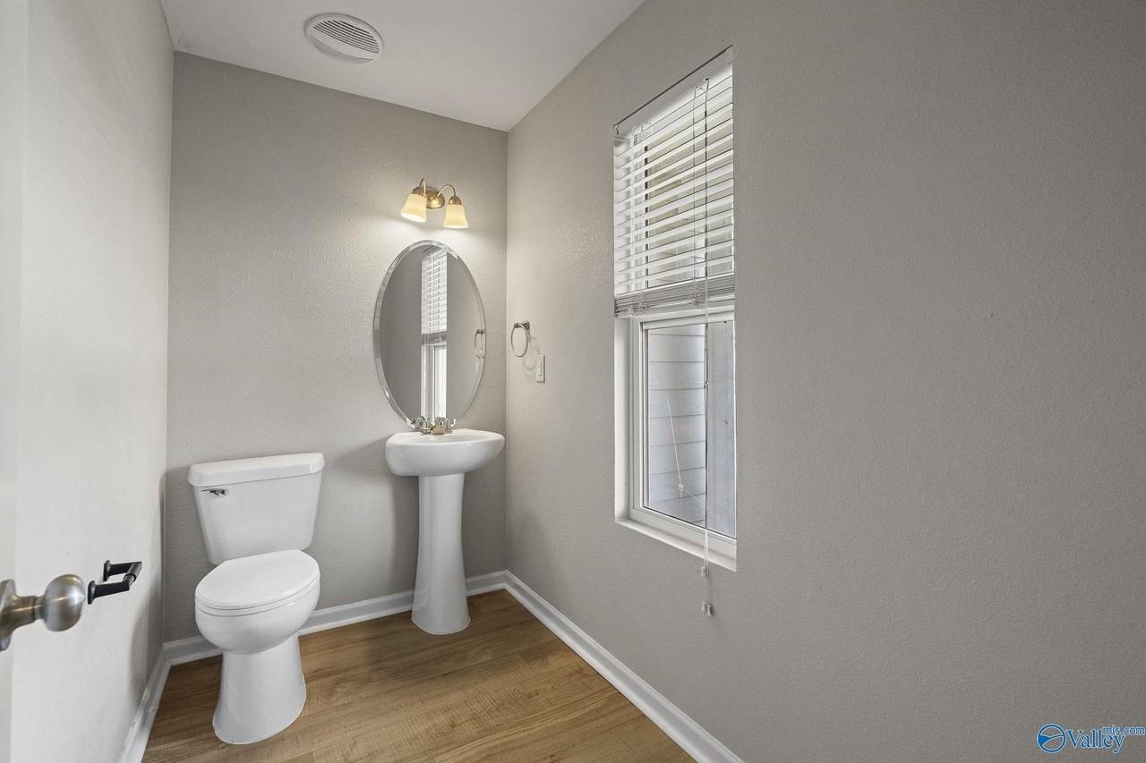 102 Whitestone Drive Northeast - Photo 4 of 28