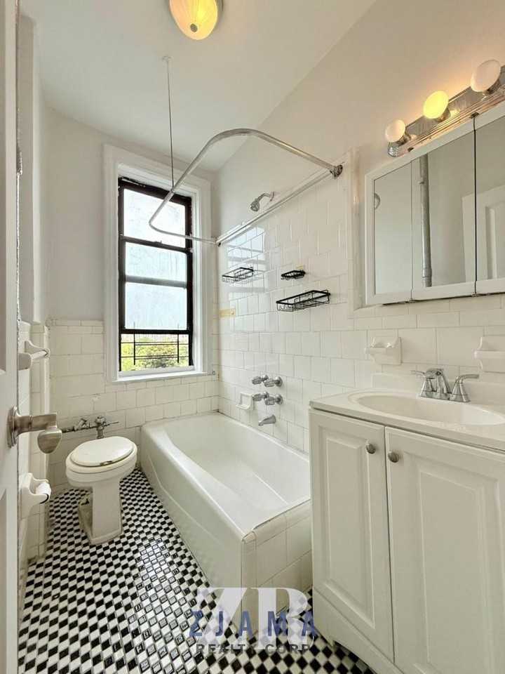 2616 Beverley Road - Photo 2 of 10