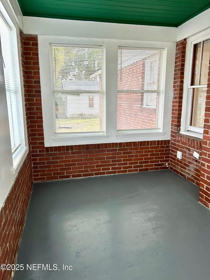 5038 Blackburn St - Photo 7 of 13