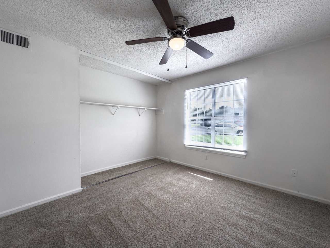 731 South Parker Dr - Photo 6 of 8