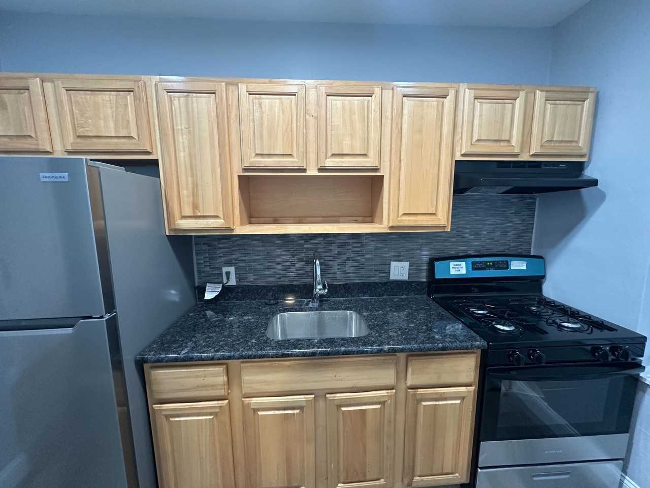 6236 Hasbrook Avenue - Photo 2 of 12