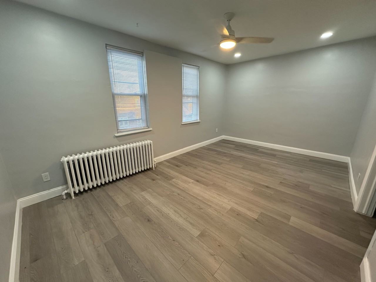 6236 Hasbrook Avenue - Photo 3 of 12