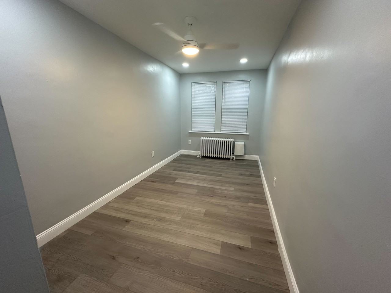 6236 Hasbrook Avenue - Photo 5 of 12