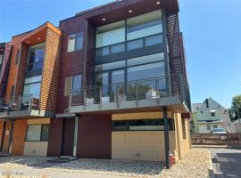 featured image of 1901 E 119th St