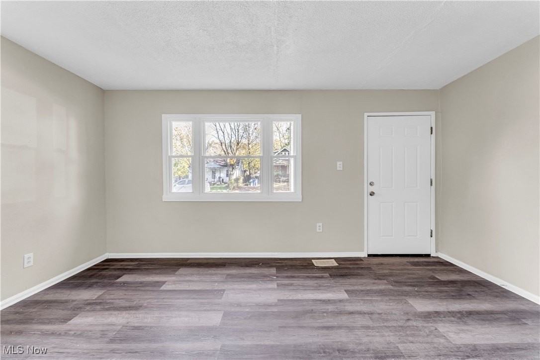 4428 E 142nd St - Photo 3 of 18