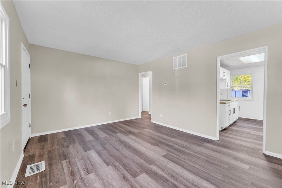 4428 E 142nd St - Photo 4 of 18