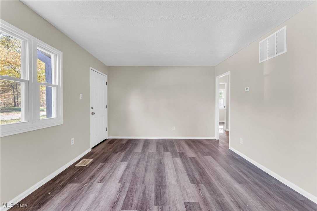 4428 E 142nd St - Photo 5 of 18