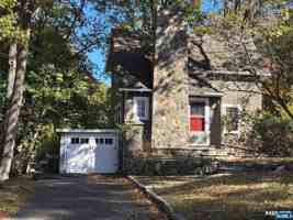 featured image of 211 Washington St