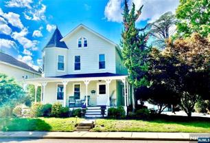 55 Sheridan Ave - Photo 1 of 1