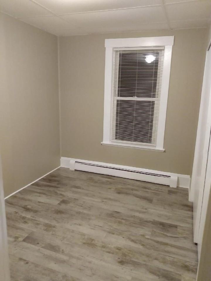 28 Halifax St - Photo 4 of 9