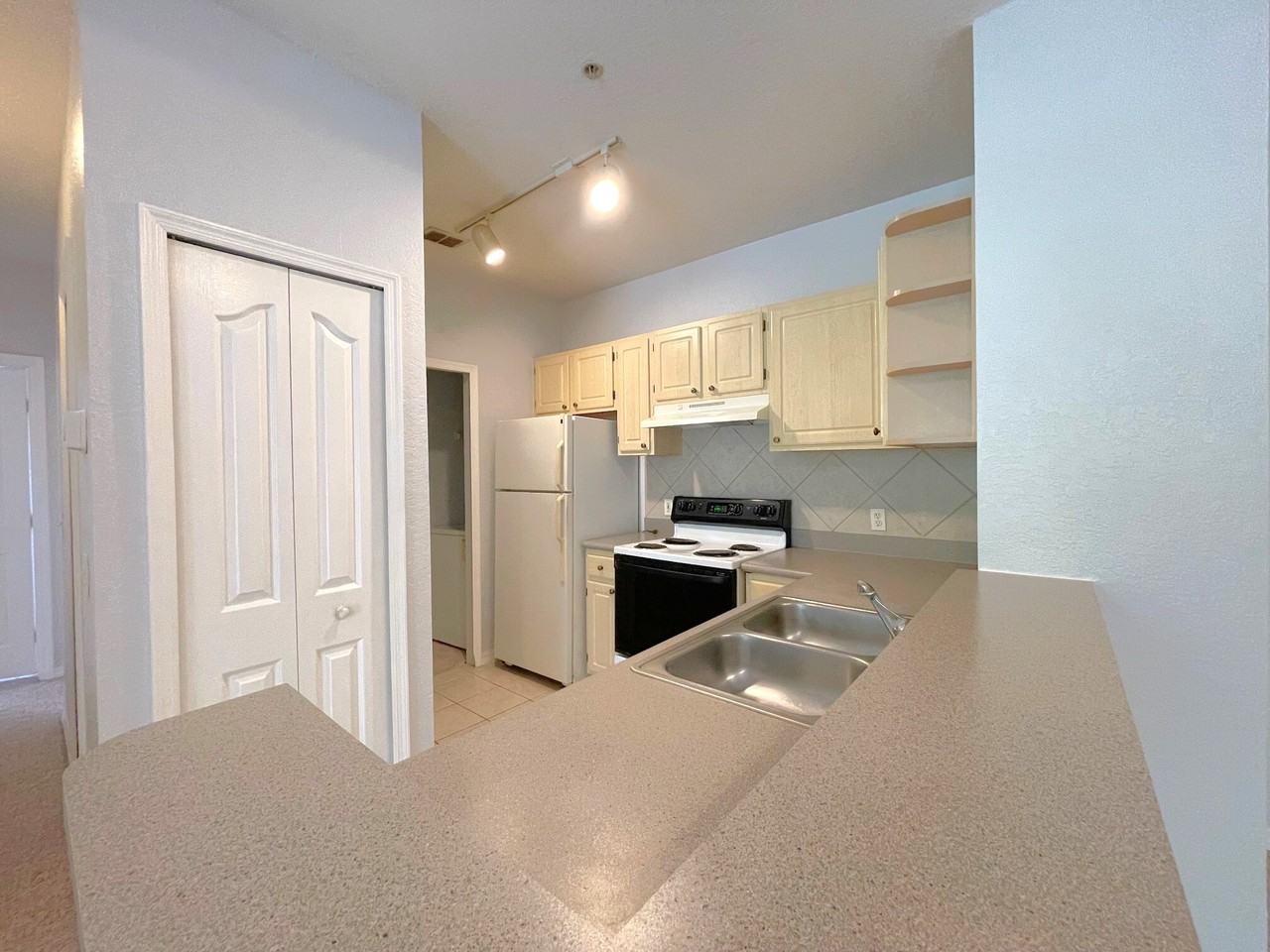 Visconti West - 11305 - Photo 2 of 26