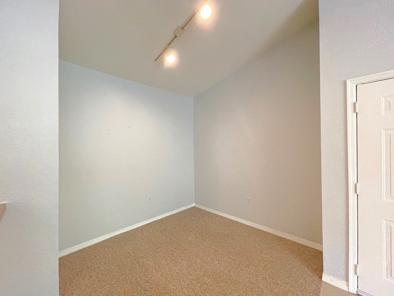 Visconti West - 11305 - Photo 4 of 26