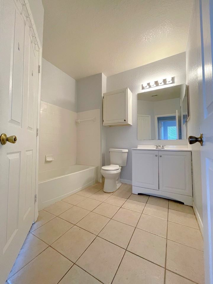 Visconti West - 11305 - Photo 7 of 26