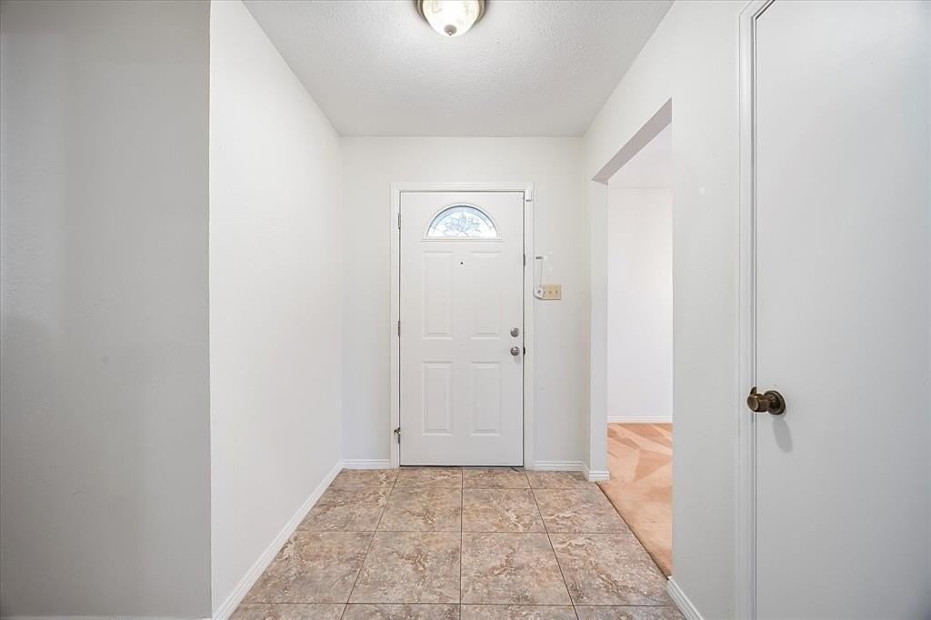 2733 Biloxi Ln - Photo 4 of 28