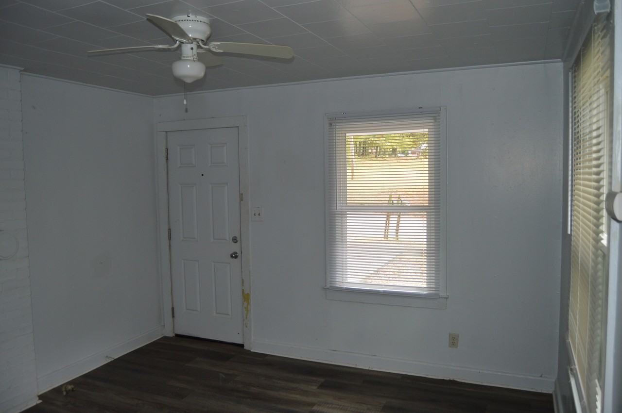 511 South Elm Street - Photo 4 of 12