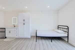 featured image of 1312 N Mariposa Ave