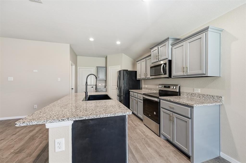 405 Houndstooth Drive - Photo 3 of 17