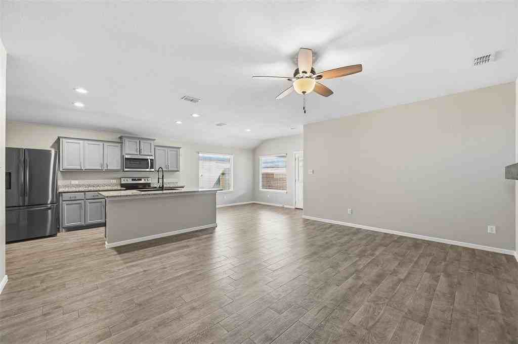 405 Houndstooth Drive - Photo 4 of 17