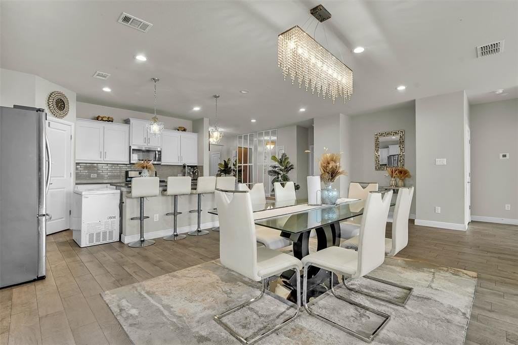 1120 Gillespie Dr - Photo 6 of 27