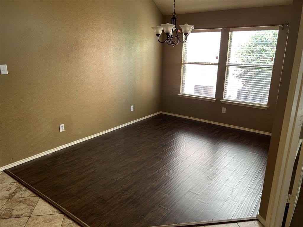 816 Lake Grove Dr - Photo 3 of 20