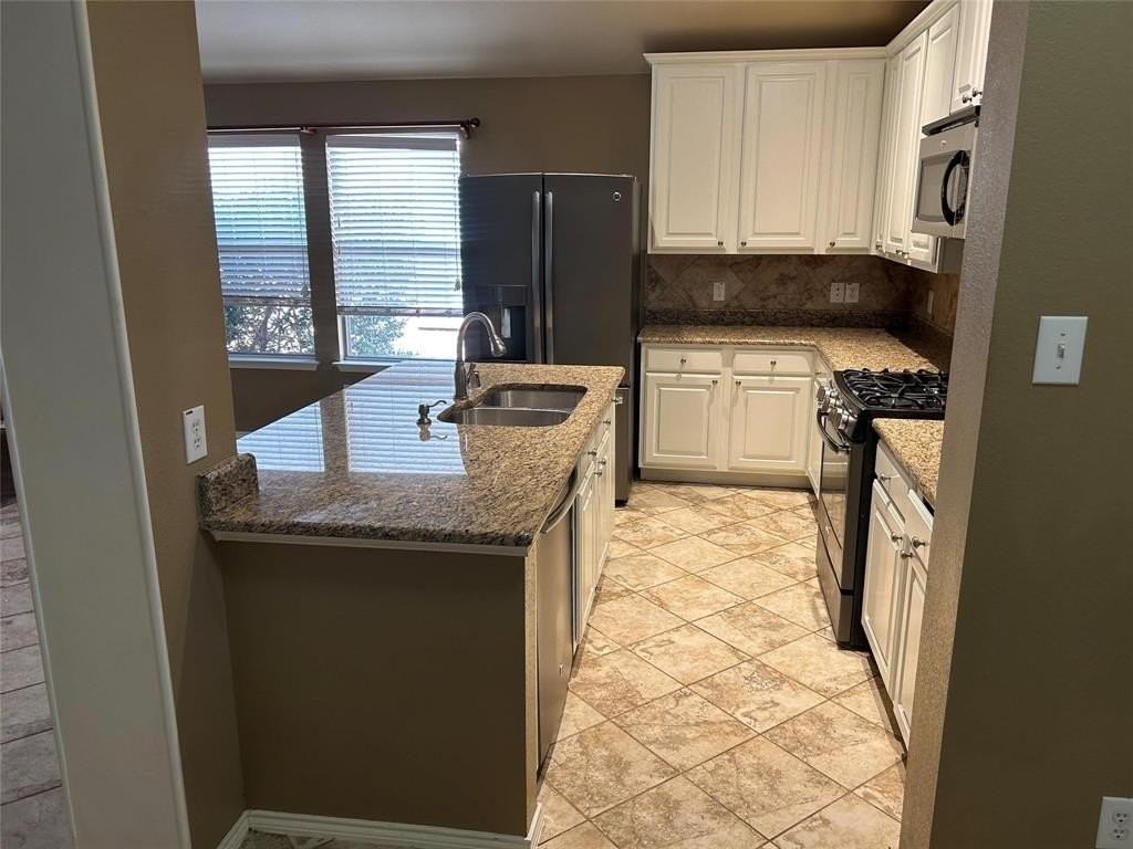 816 Lake Grove Dr - Photo 6 of 20