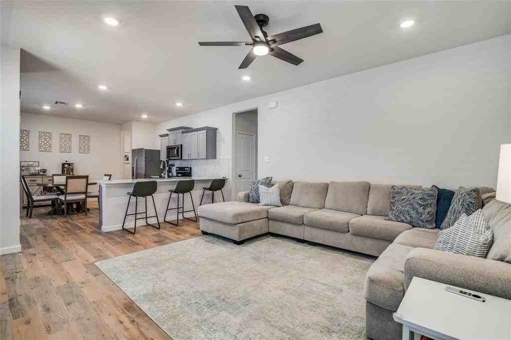 911 Hay Loft Ln - Photo 3 of 24