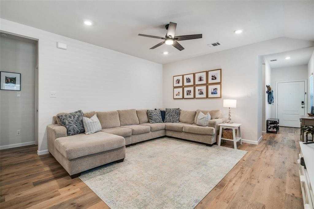 911 Hay Loft Ln - Photo 4 of 24