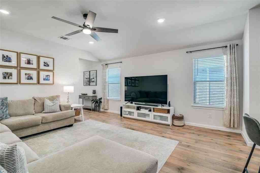 911 Hay Loft Ln - Photo 5 of 24