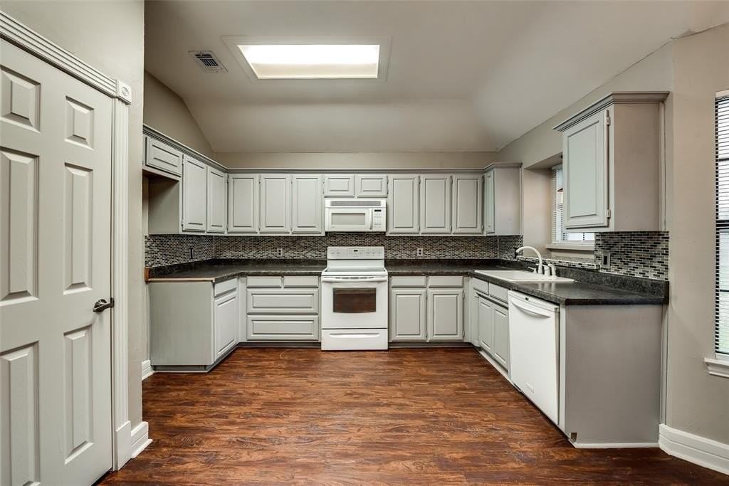 728 Nicole Drive - Photo 3 of 30