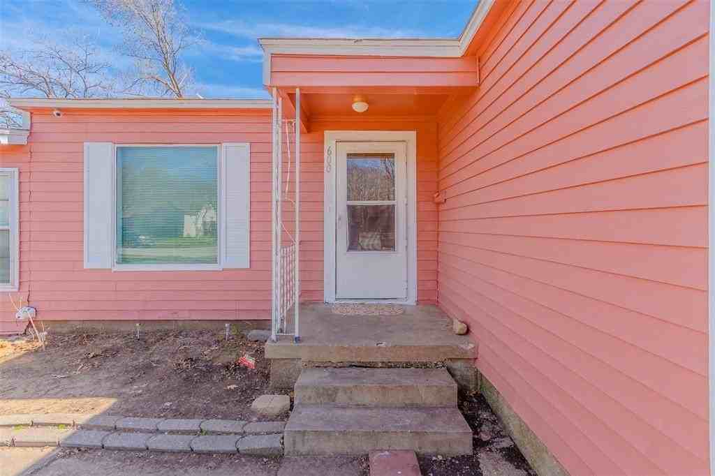 600 Ne 11th St - Photo 4 of 35