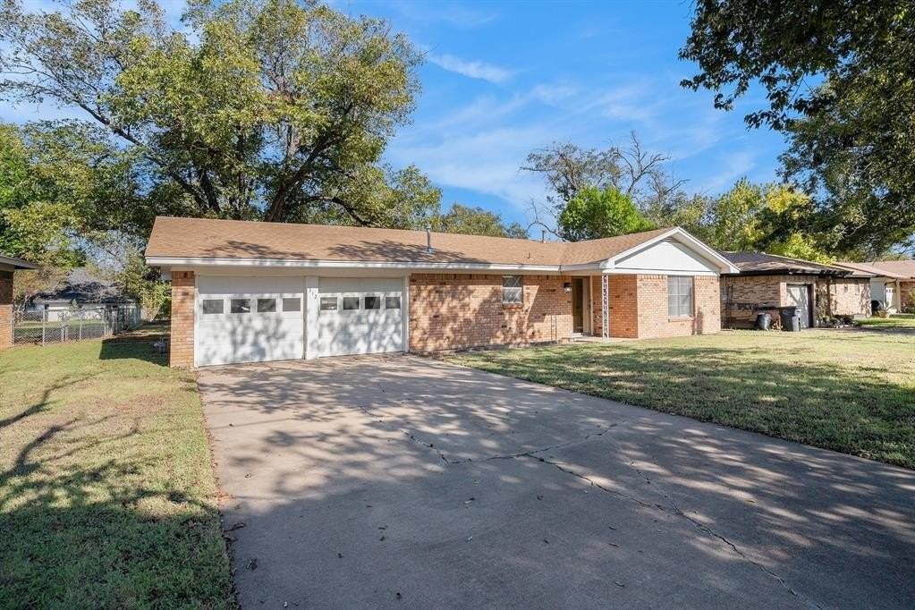 312 Stroud St - Photo 2 of 26