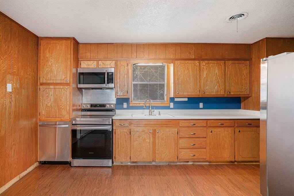 312 Stroud St - Photo 6 of 26