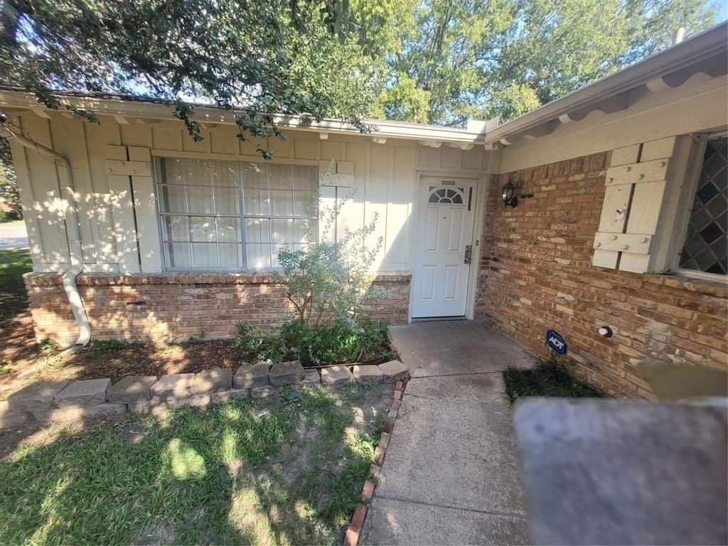 7708 Village Trail Dr - Photo 2 of 12