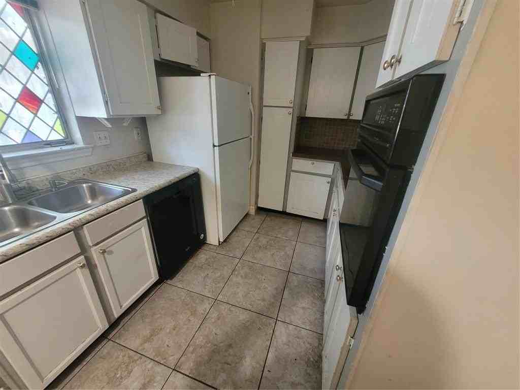 7708 Village Trail Dr - Photo 5 of 12