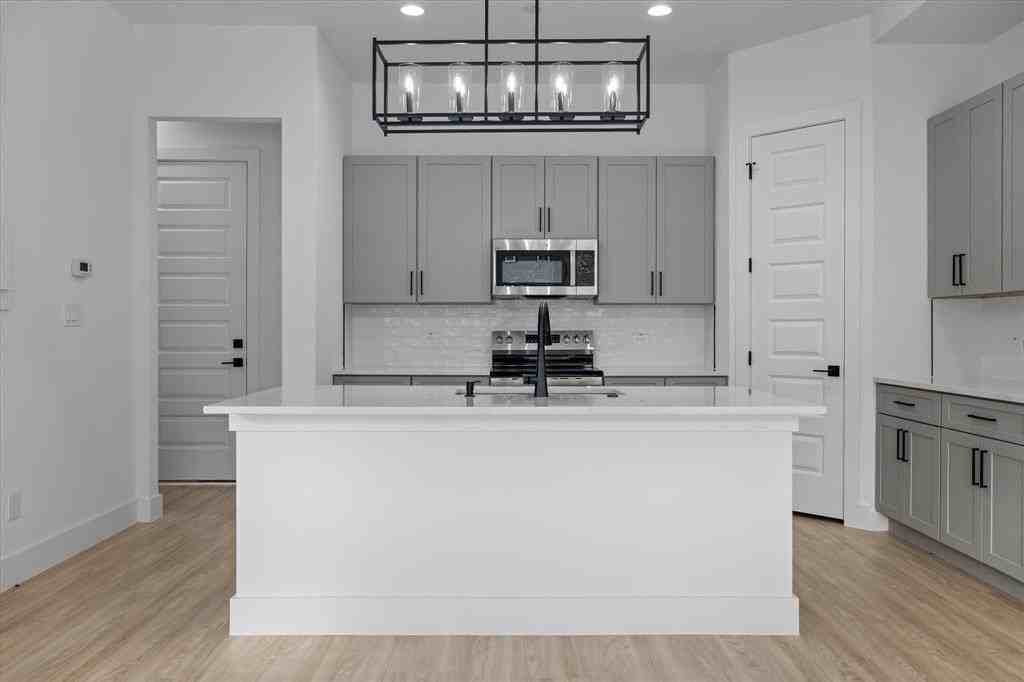 8918 Lowell St - Photo 7 of 30