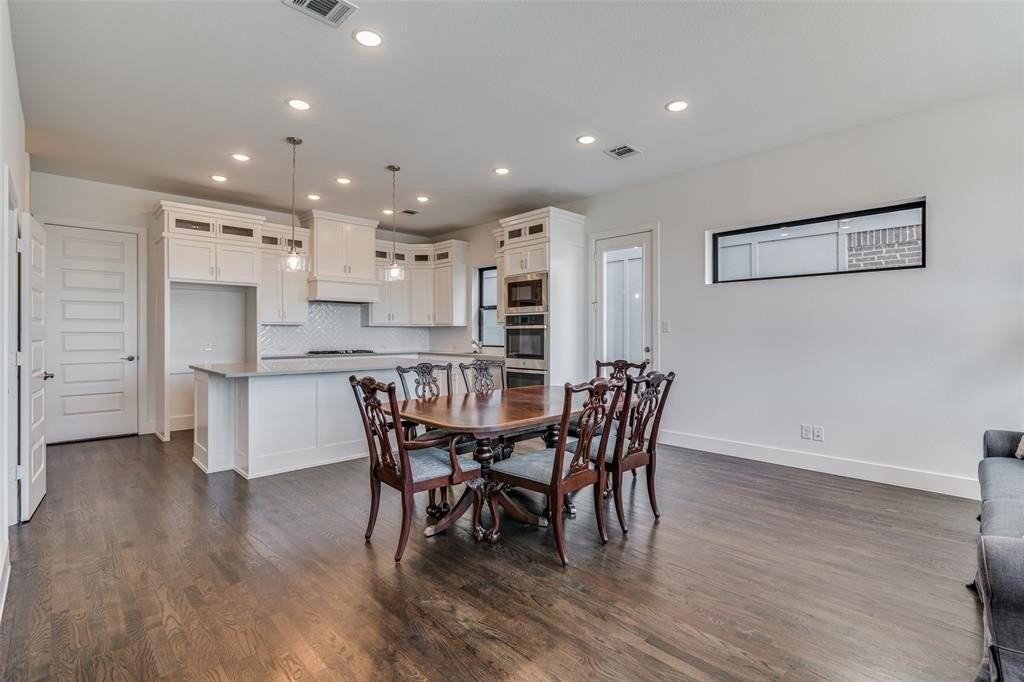 722 Resort Dr - Photo 4 of 23