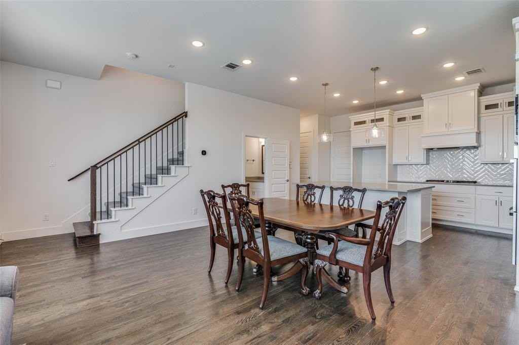 722 Resort Dr - Photo 5 of 23