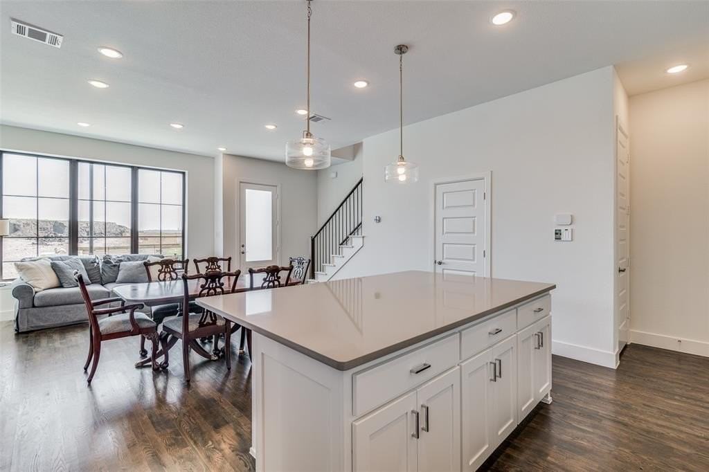 722 Resort Dr - Photo 6 of 23