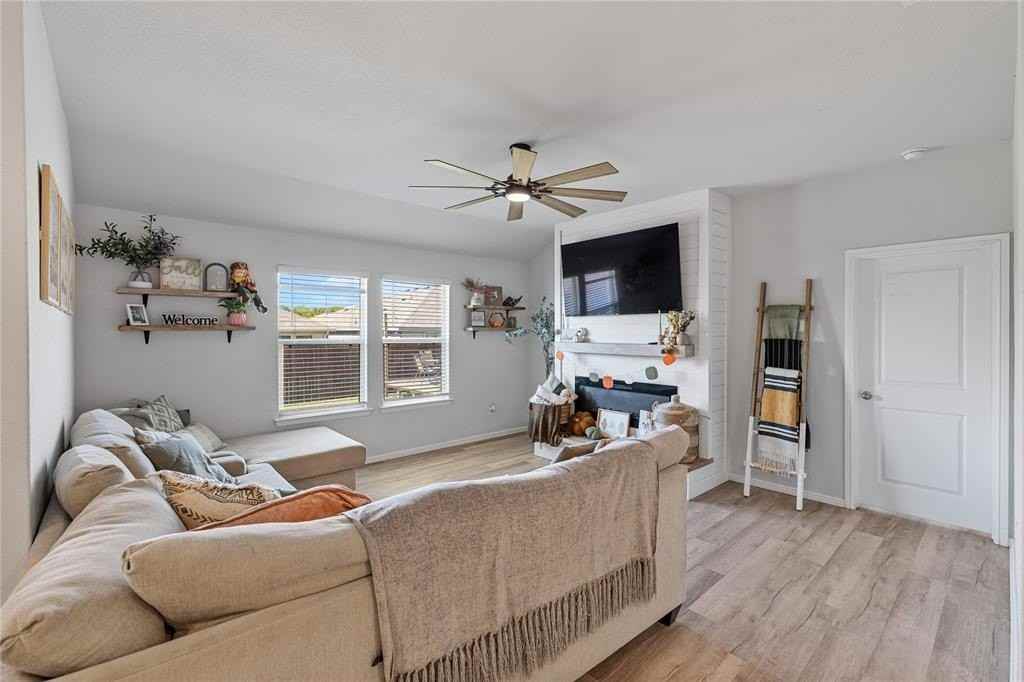 16429 Porterfield Lane - Photo 4 of 29