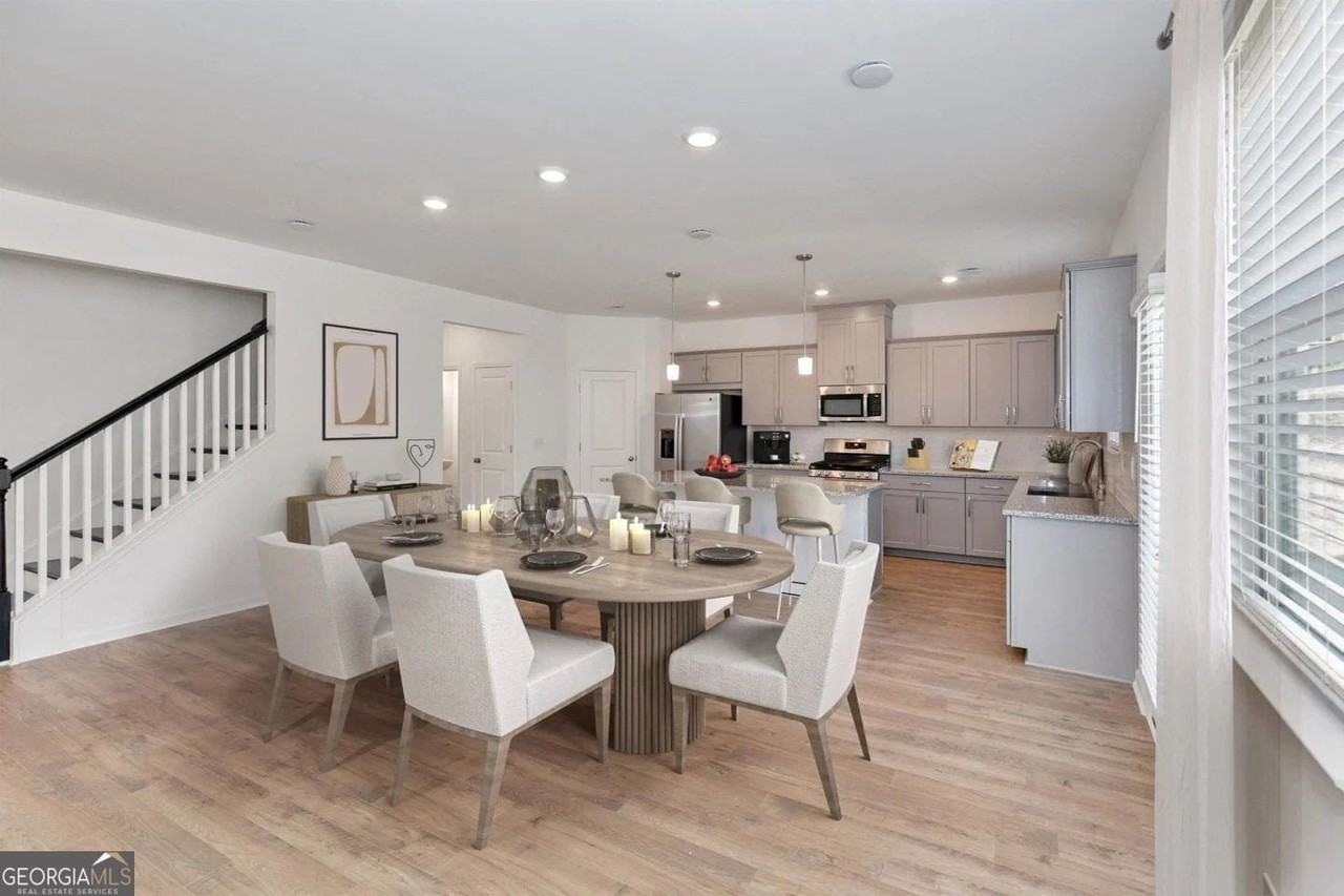 1876 Derrick Dr - Photo 4 of 8