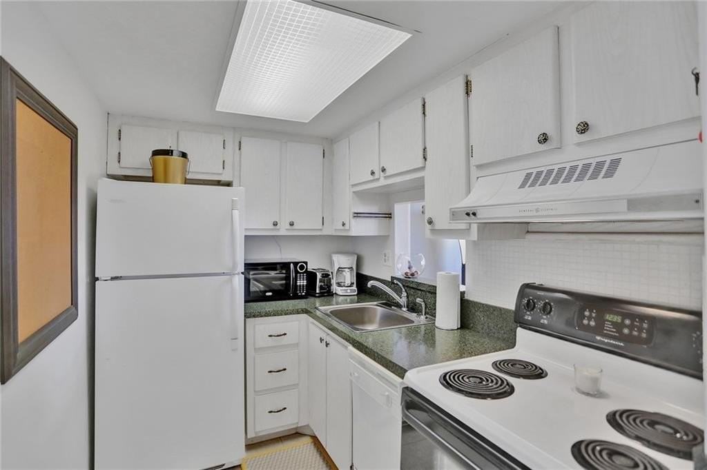 101 N Birch Rd #504 - Photo 7 of 12