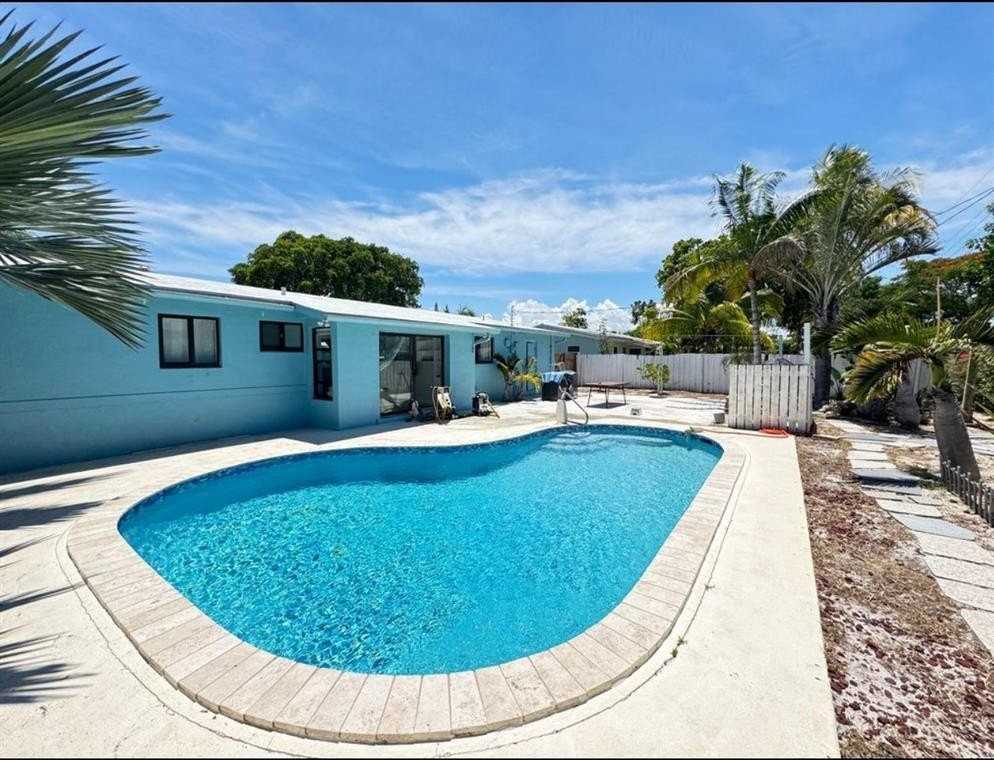 101 Se 14th Pl - Photo 2 of 26