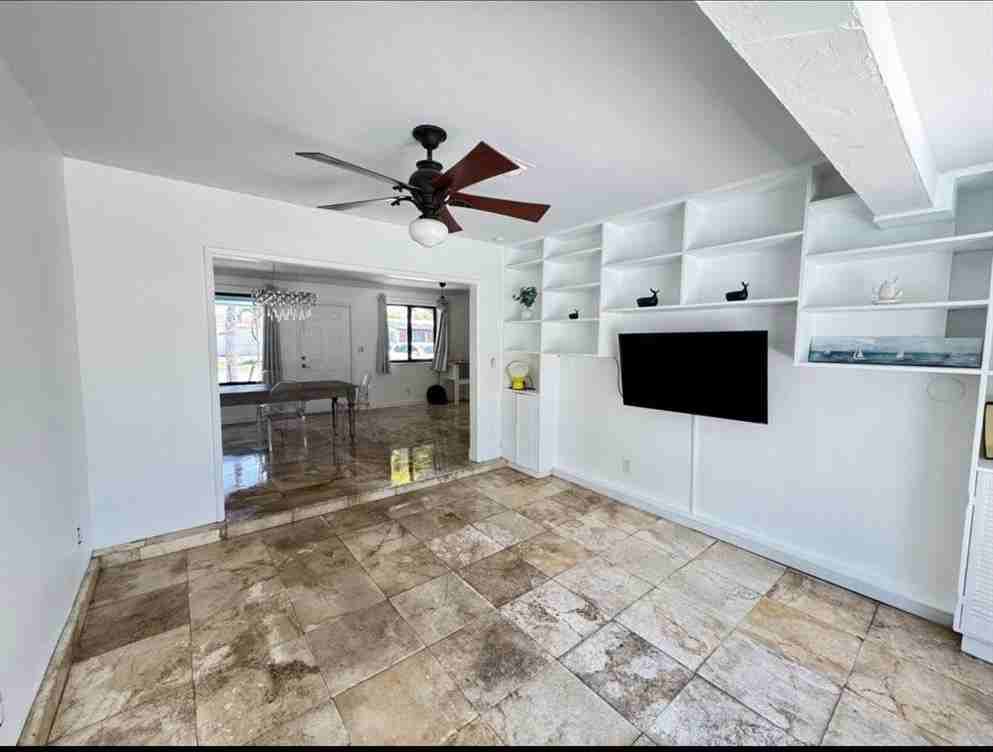 101 Se 14th Pl - Photo 3 of 26