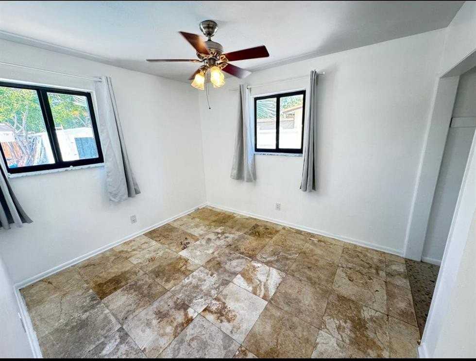 101 Se 14th Pl - Photo 5 of 26