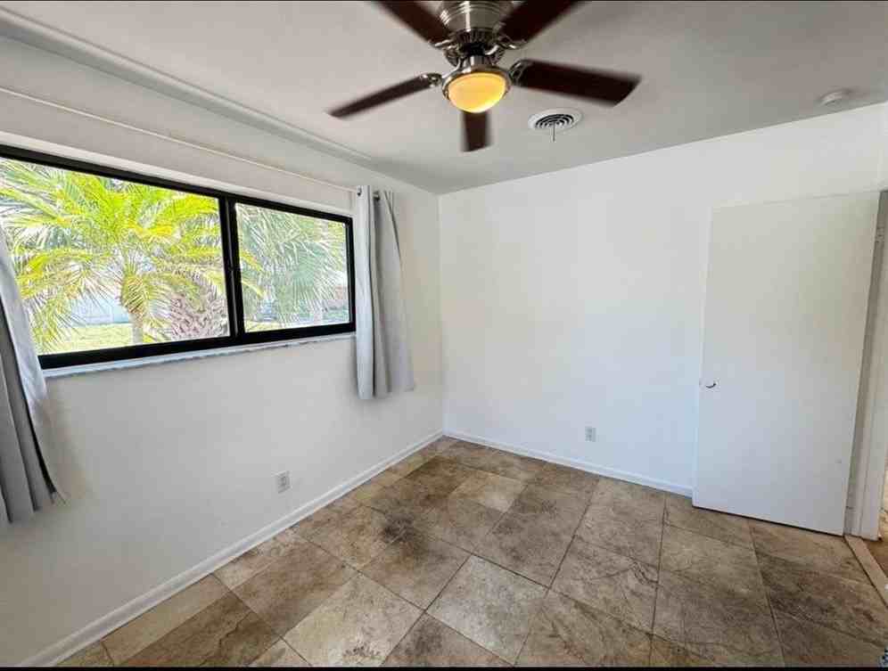 101 Se 14th Pl - Photo 6 of 26