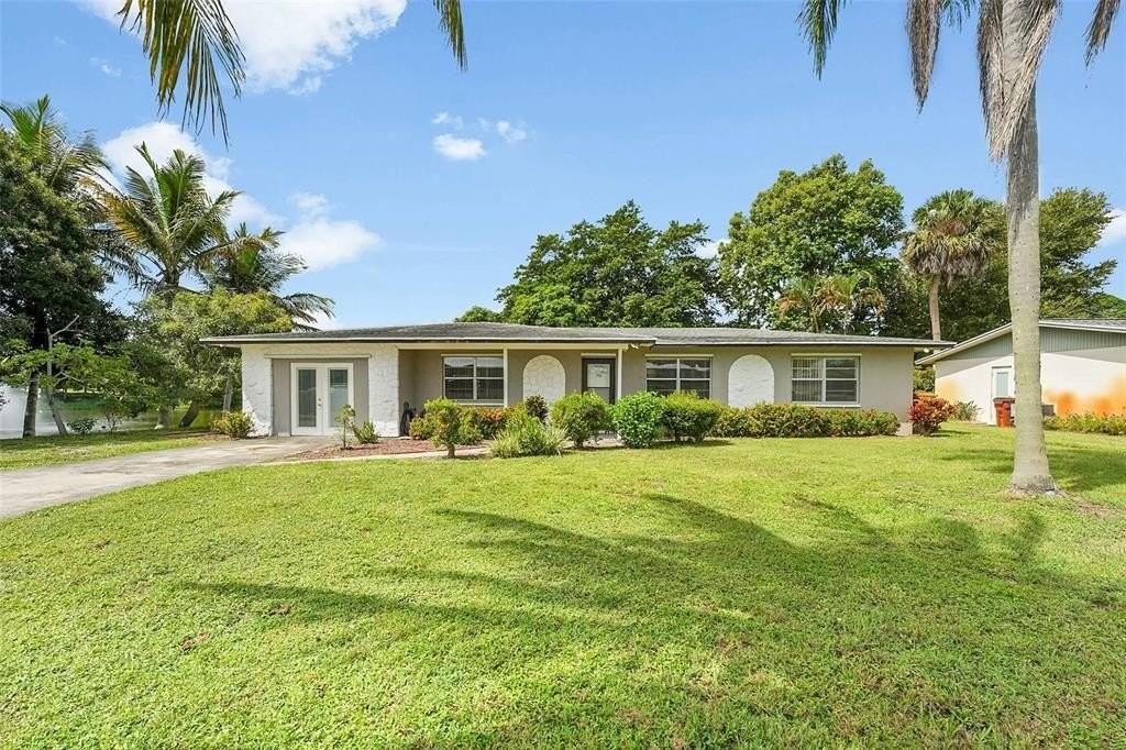 706 Se Alamanda Way - Photo 2 of 30